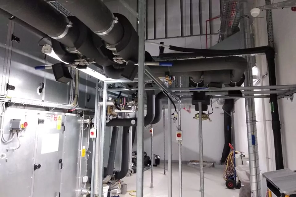 egyedi hegesztési munkák, ipari hűtőtechnológia